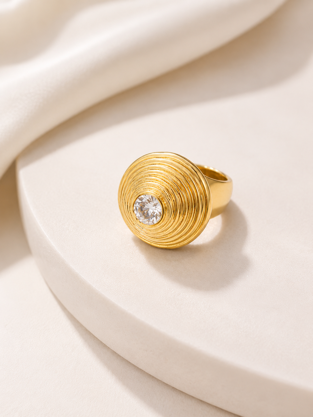 Anel Caracol com Zircônia Central Ouro 18k