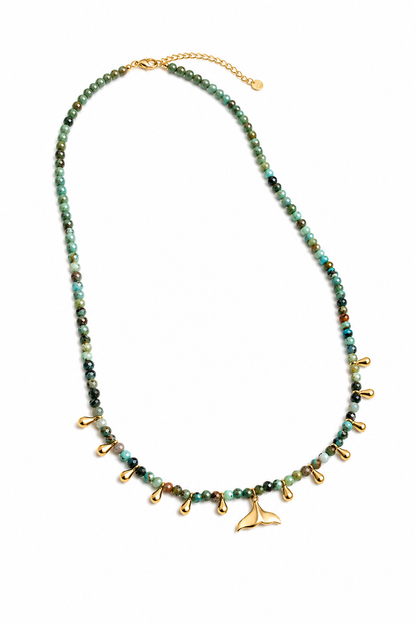 Colar pedra Natural com Gota e Rabo de Baleia Ouro 18k