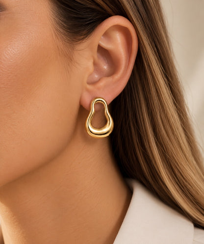 Brinco Orgânico Vazado Achatado Ouro 18K