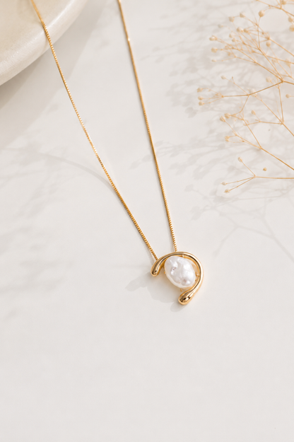 Colar Meia Lua Madre Pérola Ouro 18k