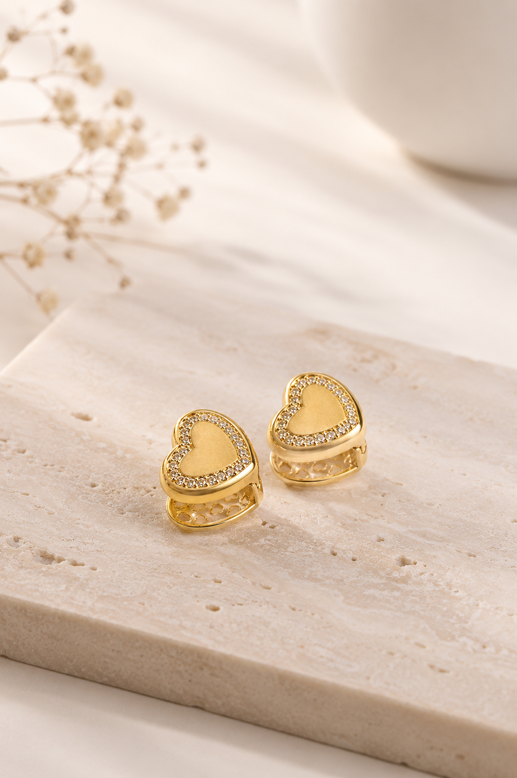 Brinco Ébano Coração Cravejado Ouro 18k