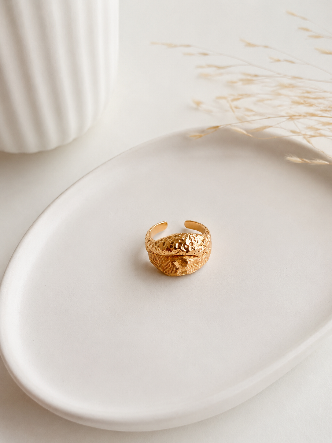 Anel Nuances Croissant Trabalhado Regulável Ouro 18k