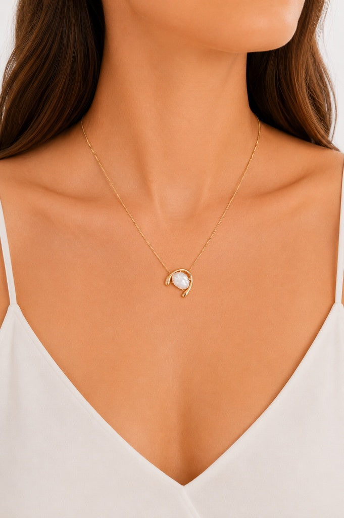 Colar Meia Lua Madre Pérola Ouro 18k