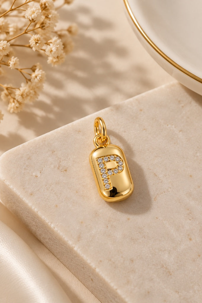 Scarlat SKU 15168 foto 2 | Pingente Letras Chapinha Quadradinha Cravejada Ouro 18k