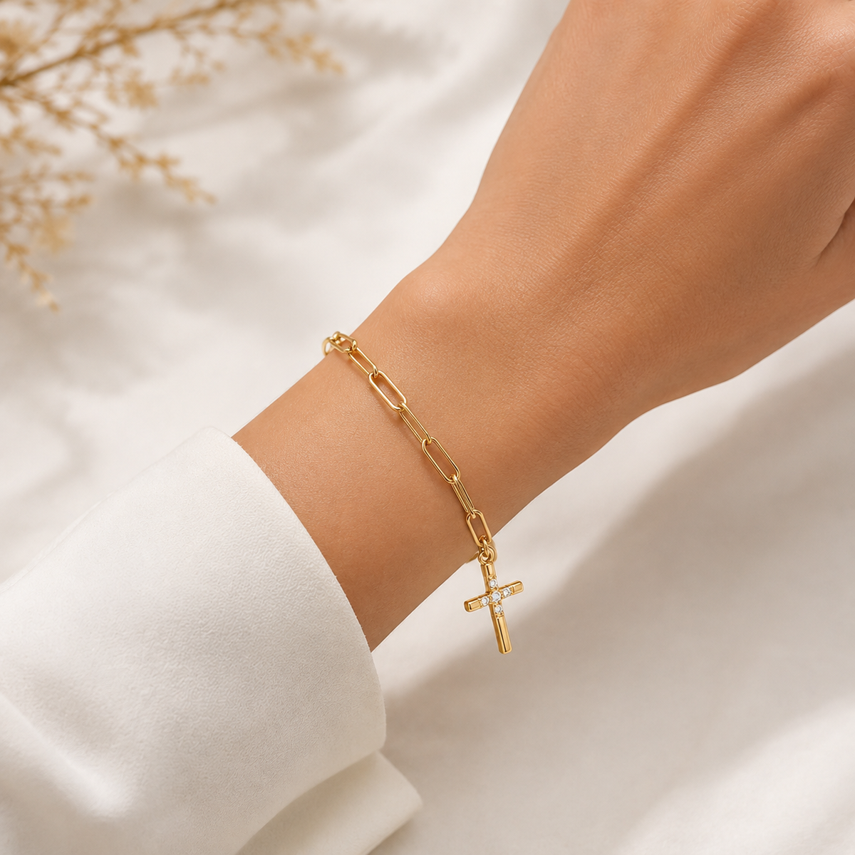 Pulseira Cartier com Cruz Cravejada Ouro 18k