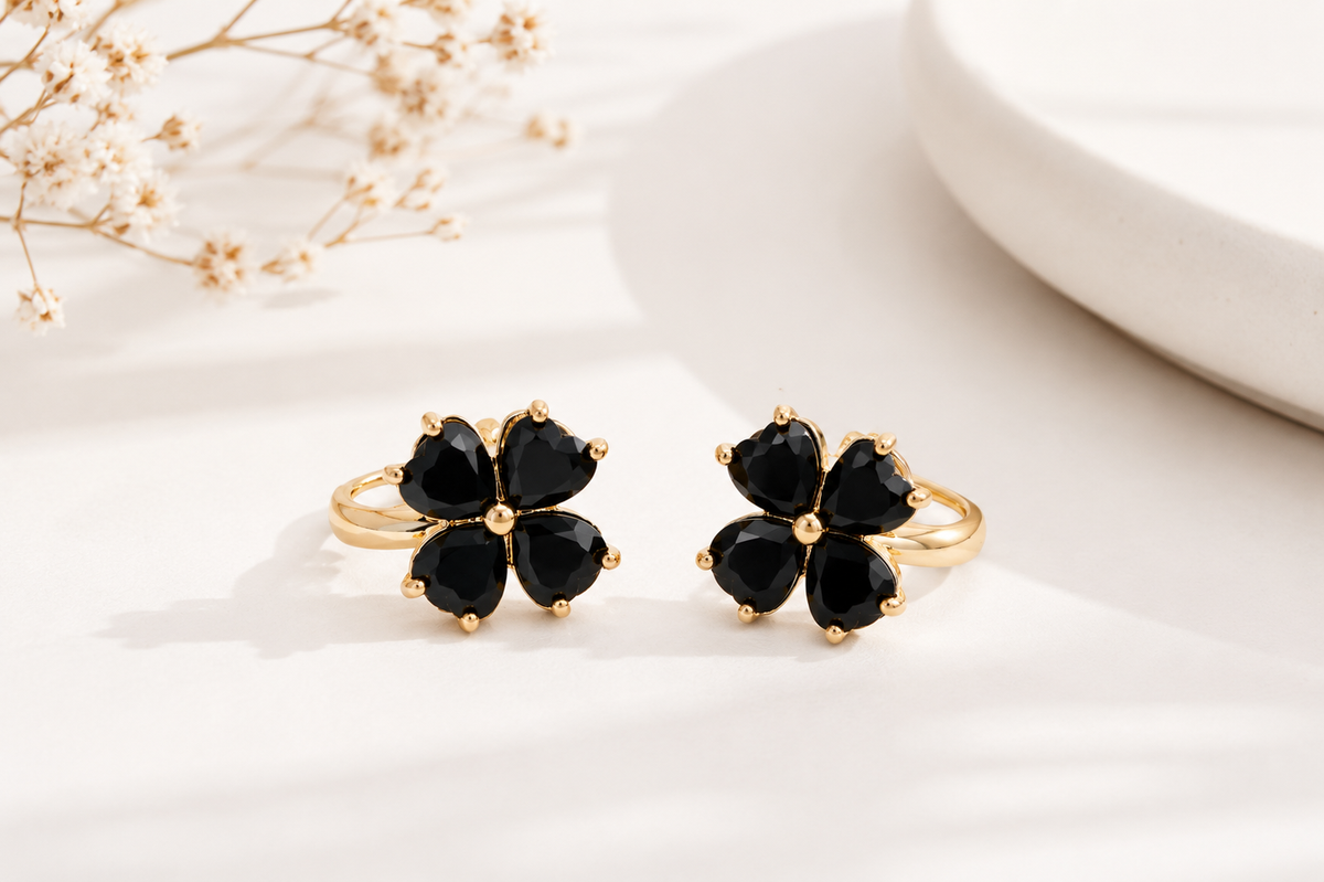 Brinco Flor de Ônix Ouro 18k