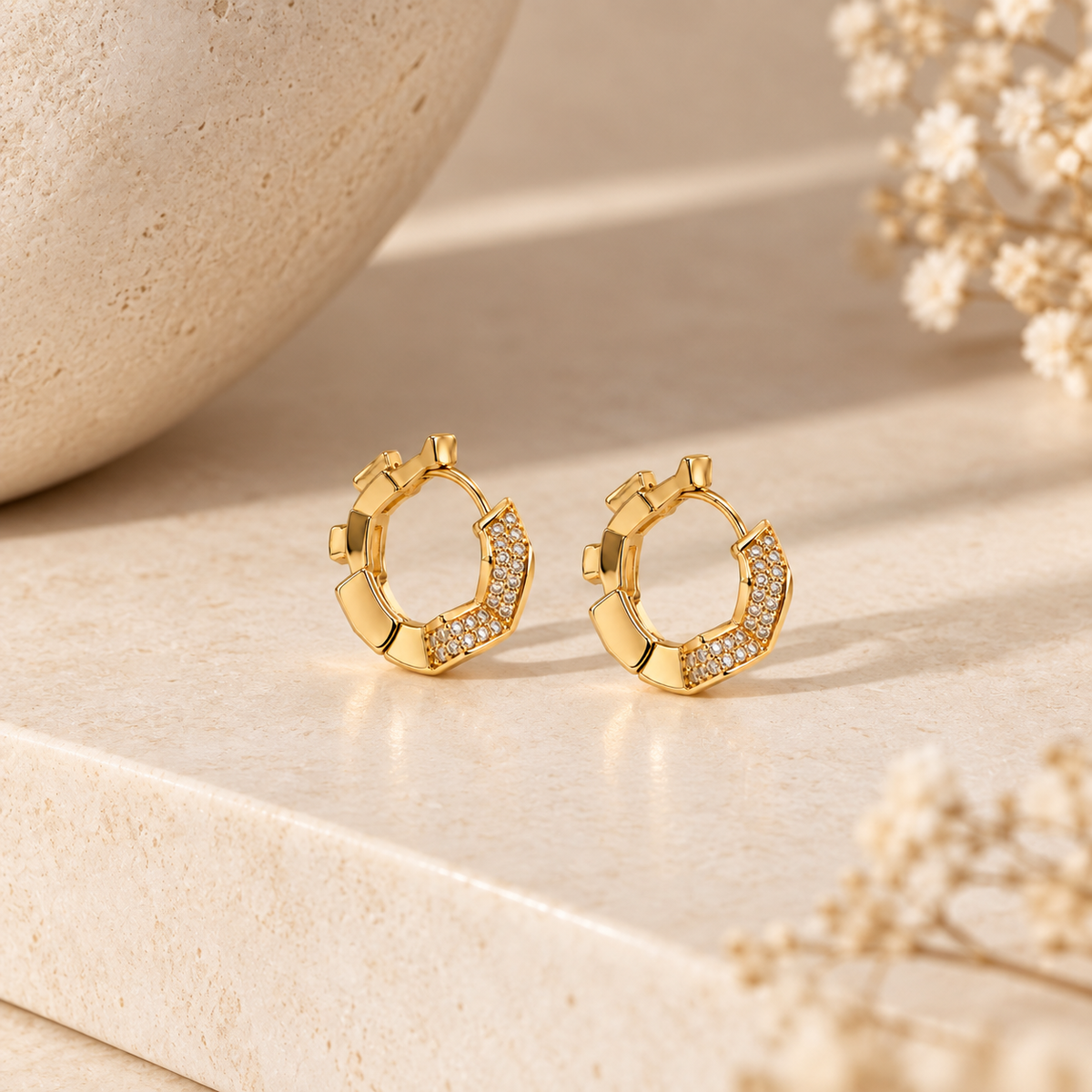 Brinco Celéstia Cravejado Pequeno Ouro 18k