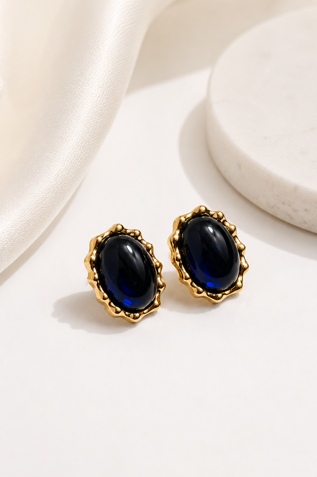 Brinco Luar Nobre Safira Azul Escura Ouro 18k