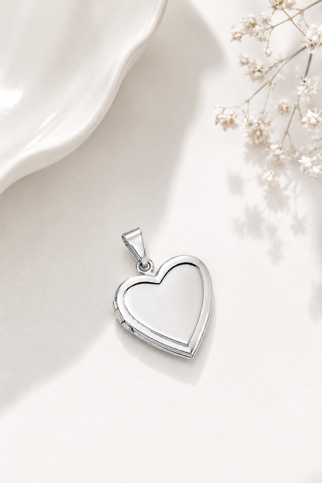 Pingente Relicário Coração Liso Pequeno Ródio Branco